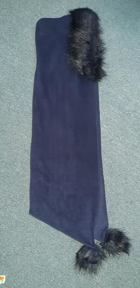 Kapucňa so šálom, 