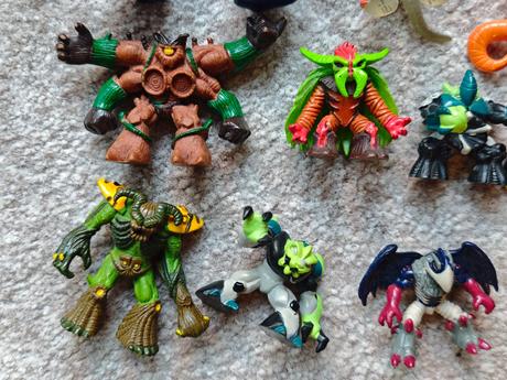 Gormiti 13 figuriek,