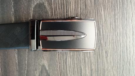 Koženy opasok s automatickou prackou,