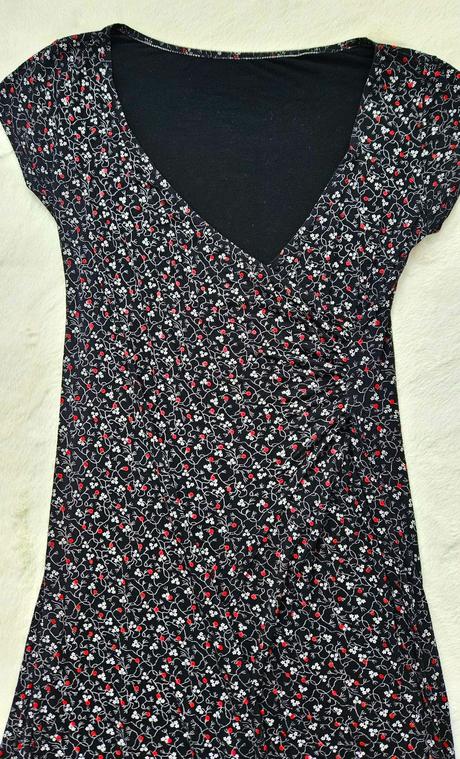 Čierne elastické dámske šaty s prekrytým rozparkom, m