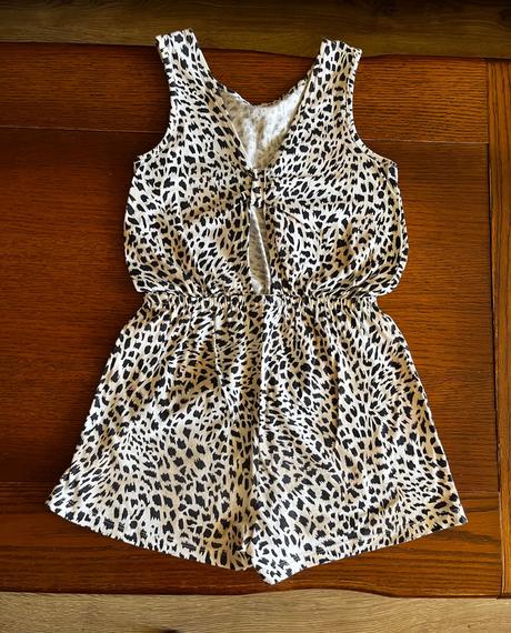 Letný overal vzadu s krásnym výstrihom, f&f,128