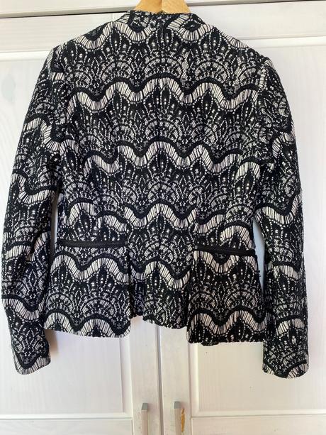 Čiernobiely elegantný kabátik, s