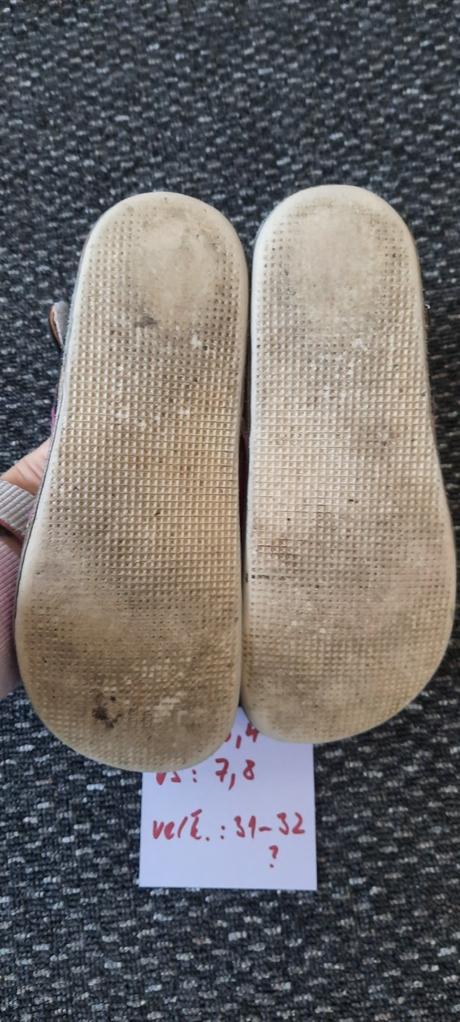 Sandaliky, 31
