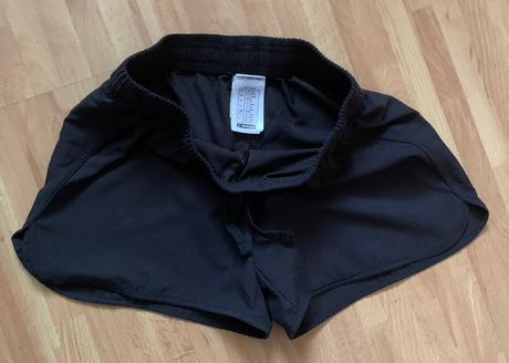 Decathlon čierne športové kraťasy, decathlon,140