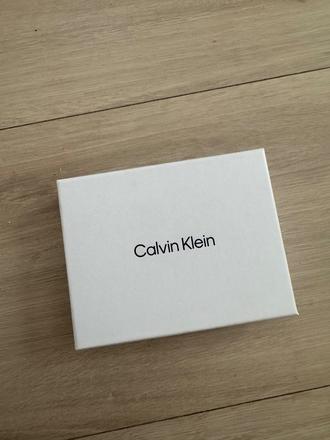 Krabicka calvin klein,