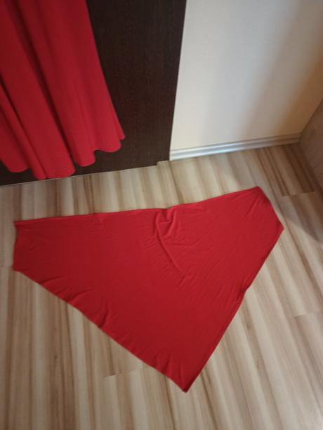 Nádherné spoločenské šaty, m