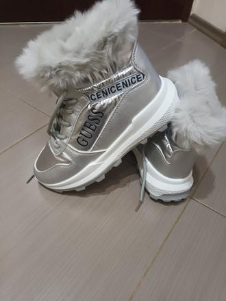 Snehule-pošta v cene, guess,38