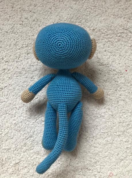 Háčkovaná modrá opica,