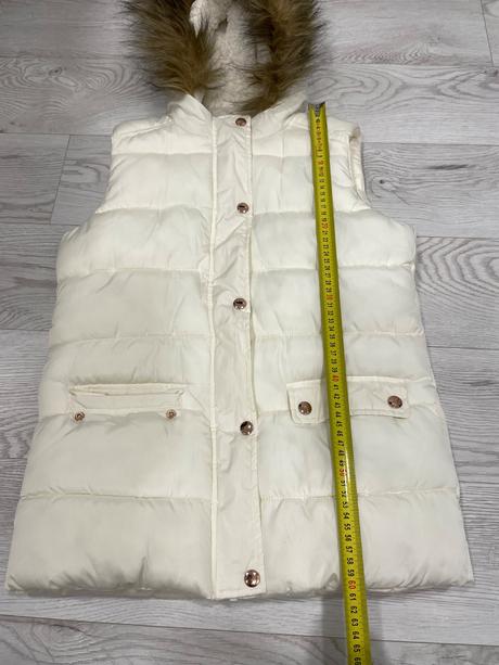 Biela vesta s kapucou, f&f,158