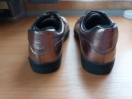 Dievčenské tenisky nenosené, baťa,33