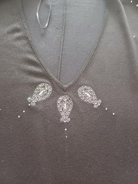 Čierny top s výšivkami, č.m/l, l