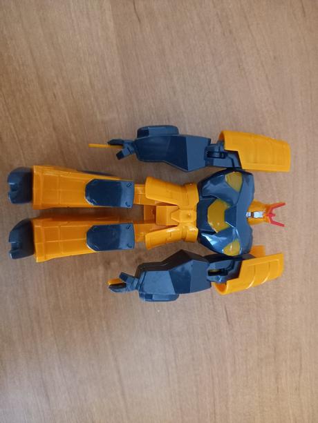 Mcdonald hračky a kinder maxi,