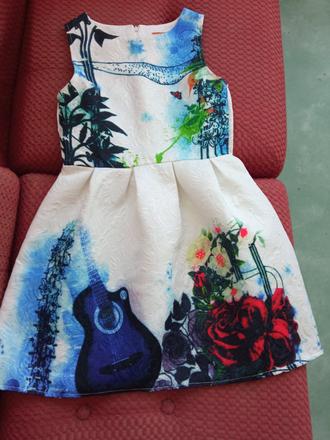 Elegantné šaty gitara a ruže, 152