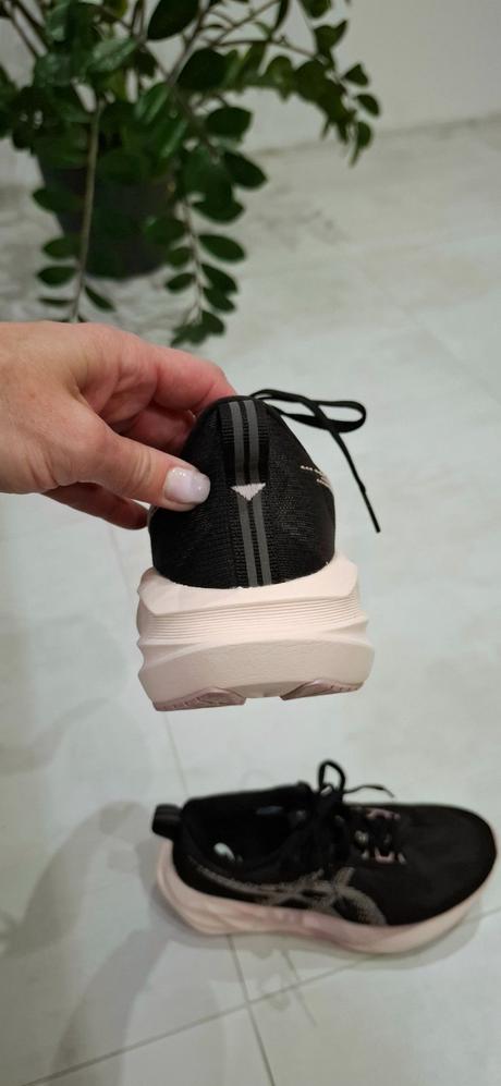 Dámske bežecké tenisky asics novablast 5, asics,37