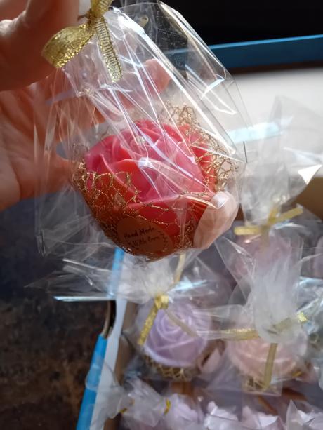 Veľká mydlová ruža v celofáne, 