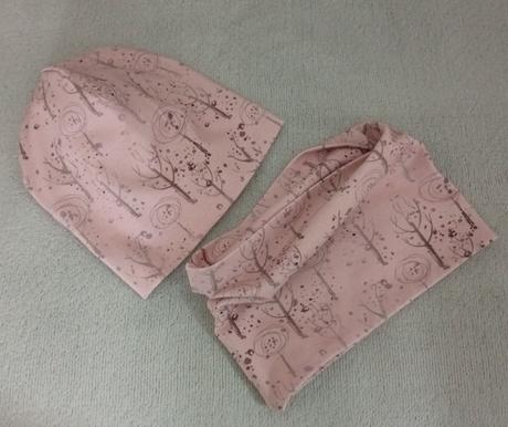 Čiapka a nákrčník, 116