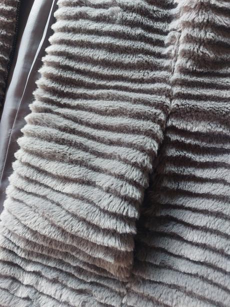 Jemný ľahký kozusok budnicka s kapucou, m