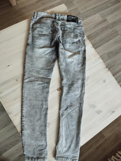 Úzke rifle, chapter young,164