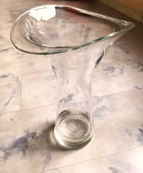 Vysoká váza z hrubého skla bohemia,