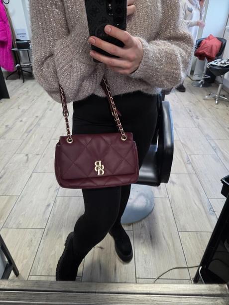 Burgundy kabelka badura, 