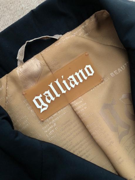 Galliano trenckot, s