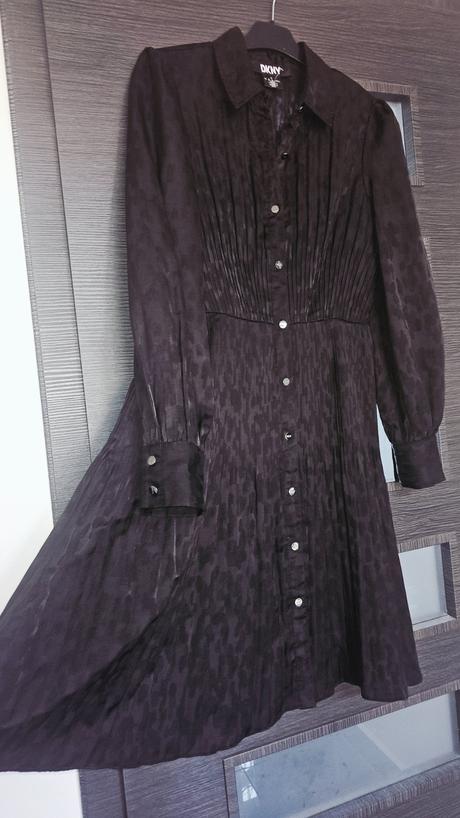 Gotické šaty s plisovanou sukňou, dkny,36