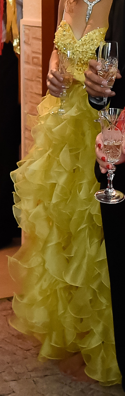 Žlté spoločenské šaty, m