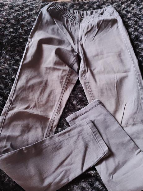 Svetlohnede nohavice, 36