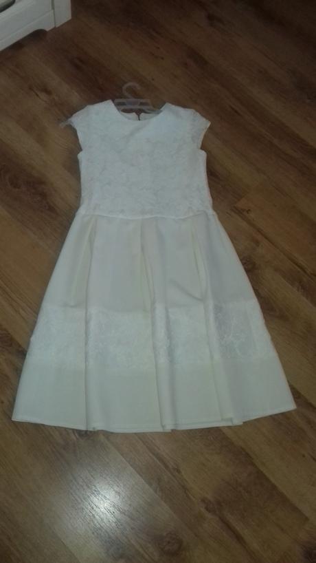 Nadherné krémové šaty, 158