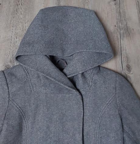 Sivý kabátik s kapucňou, amisu,38