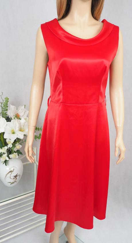 Kvalitné saténové šaty, s