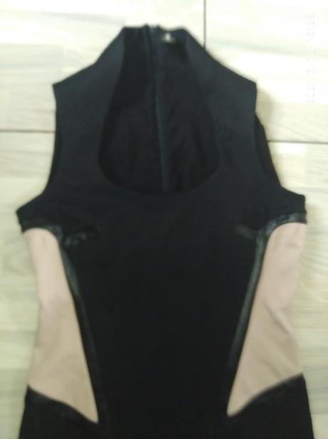 Elegantne ciernobezove saty, s