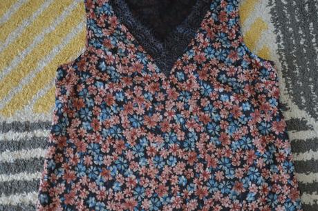 Kvetinkový top s čipkou, c&a,40 / l