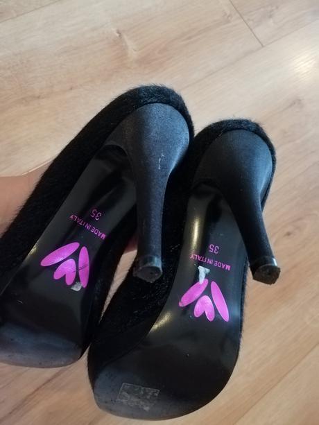 Čierne lodičky, 35