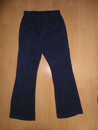 Tmavomodre teplaky, 134