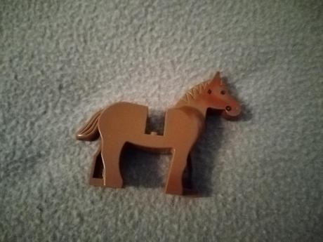 Lego kôň s červenou uzdou, 