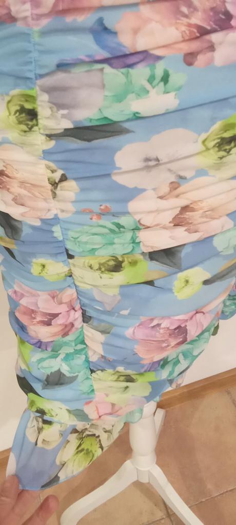 Kvetinové riasené saty, s