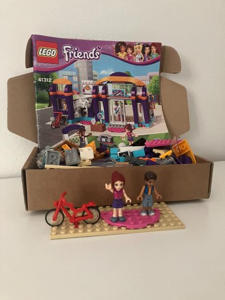 Lego friends -športové centrum v mestečku hea,