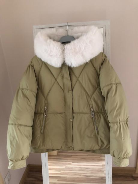 Dámska zimná bunda s bielou kožušinou, 