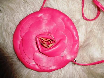 Moderná kožená kabelka v tvare kvetu, 