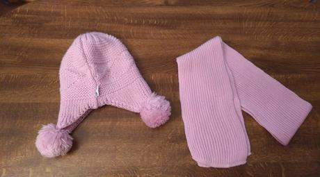 Pletená čiapka so šálom, 