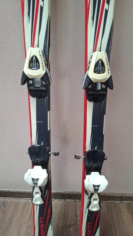 Zjazdové lyže tecno, 140-149 cm