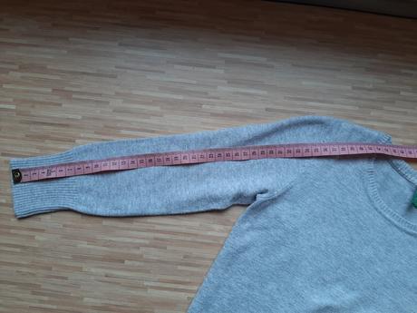 Fialovy tenky svetrik, benetton,104