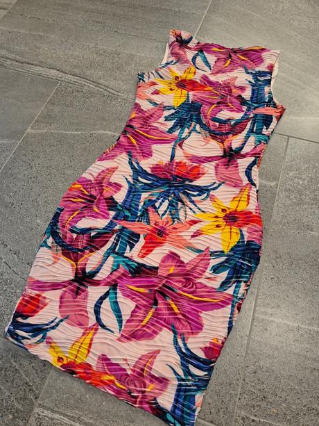 Kvetované šaty, amisu,38