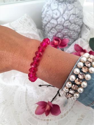 Ružový náramok so sklenených korálkov,