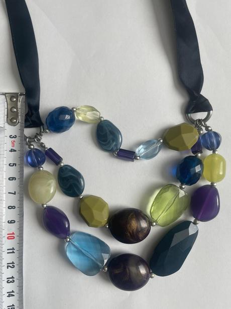 Farebný náhrdelnik, 