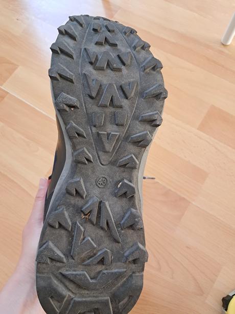 Turisticke topanky, 43