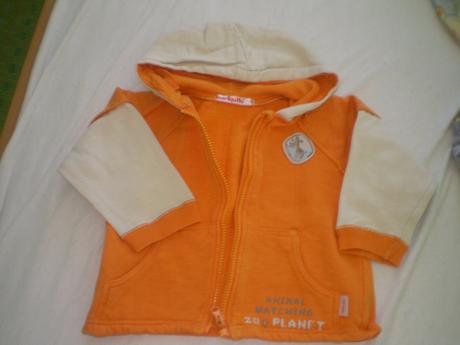 Mikinka s kapucnou, 86