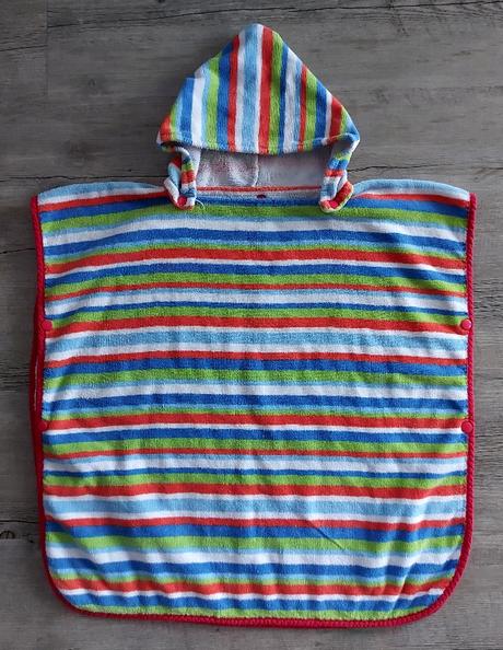 Pásikavé pončo, 104