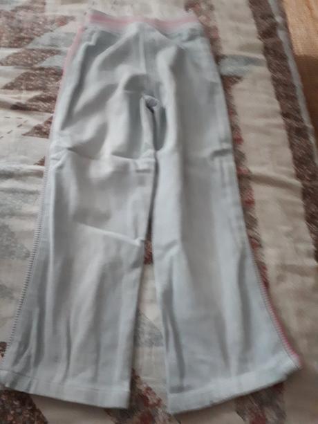 Rifle s rozovym teplakovym pasom na boku, 128